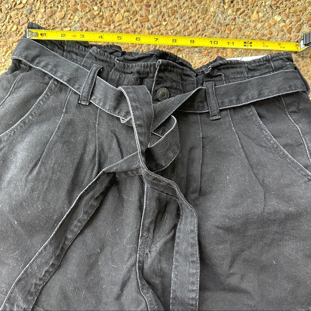 American Eagle Paperbag Demin Mom Shorts Black Jean Tie Front Size 12 31W NWT - Picture 11 of 13